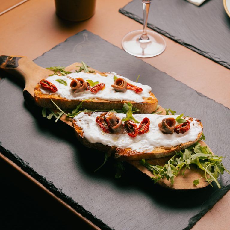 bruschettone estivo con fantasia dello chef